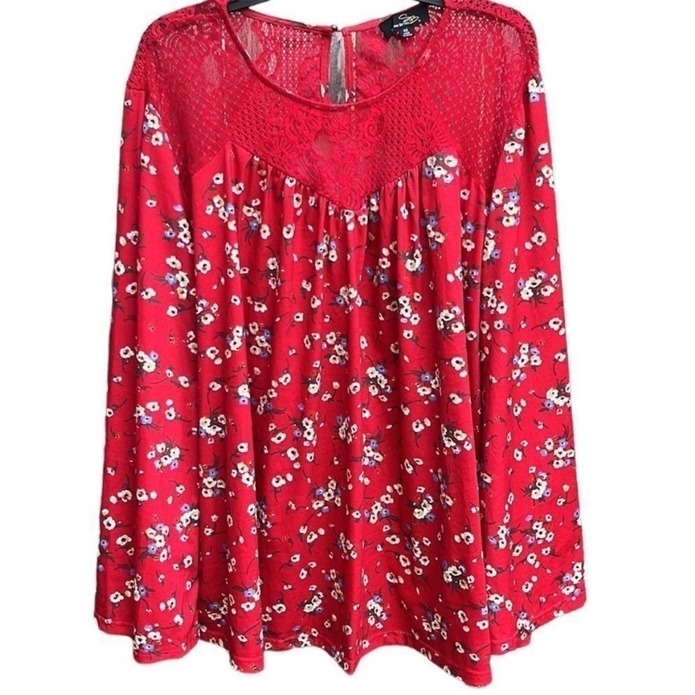 EUC Suzanne Betro Bell Sleeve Top